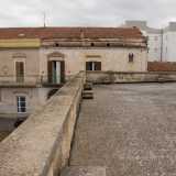 ...stupendoci di come uno stabile cos� deteriorato sia cos� vicino ai palazzi del centro cittadino